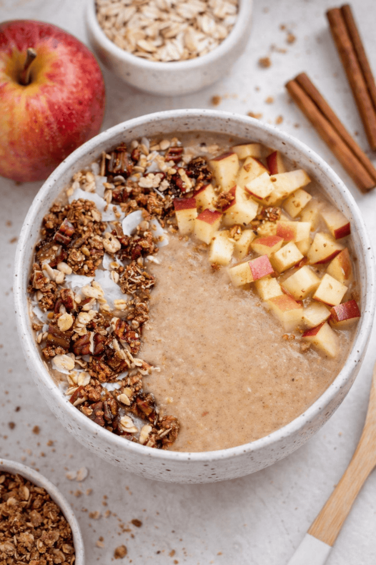 Apple Pie Smoothie Bowl (Creamy, Cozy & Naturally Sweet)